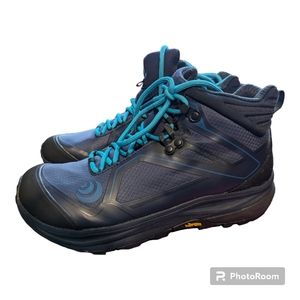 Topo Athletic Trailventure Hiking Boots. Size 8. Navy
